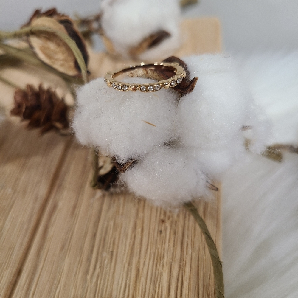ππNEWππPRETTY!! Dainty Gold Ring with Tiny Hearts and Rhinestones ππ - Picture 6 of 13